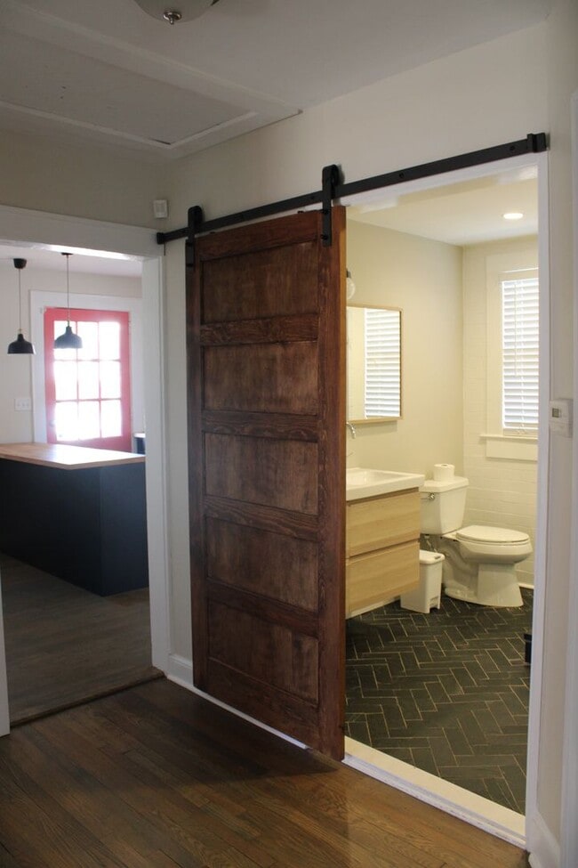 Building Photo - 1804 Anderson St NW