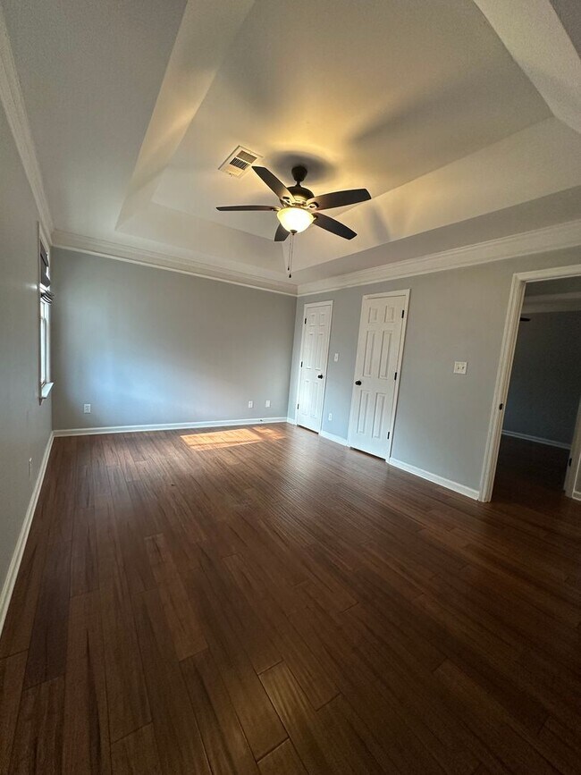 Building Photo - 3 Bedroom, 2 bathroom house on the Eastside, move-in ready