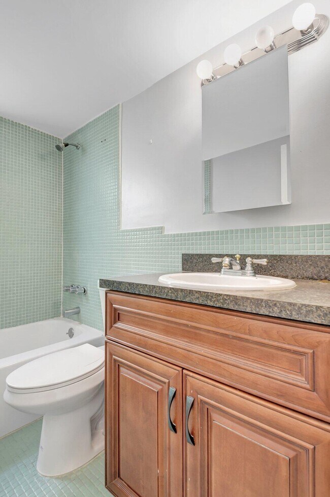 Building Photo - 3915 S Flagler Dr