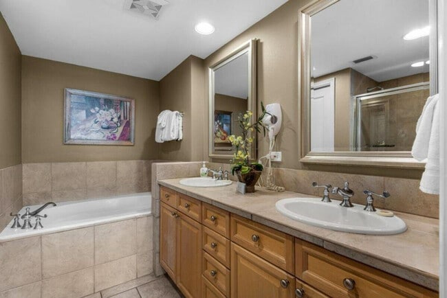 Building Photo - 2 Portofino Dr