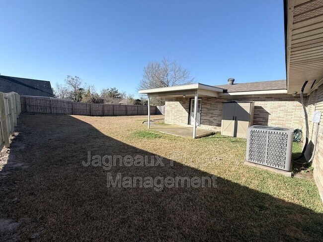 Building Photo - 2528 St Joseph St