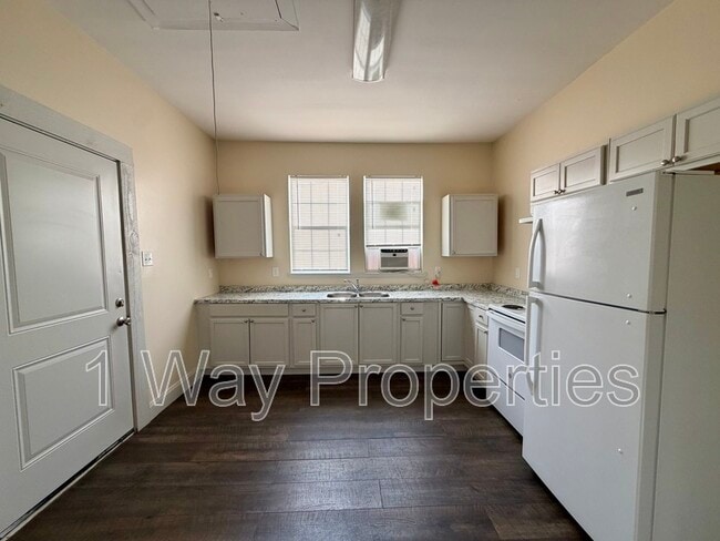 Building Photo - 7409 4th St