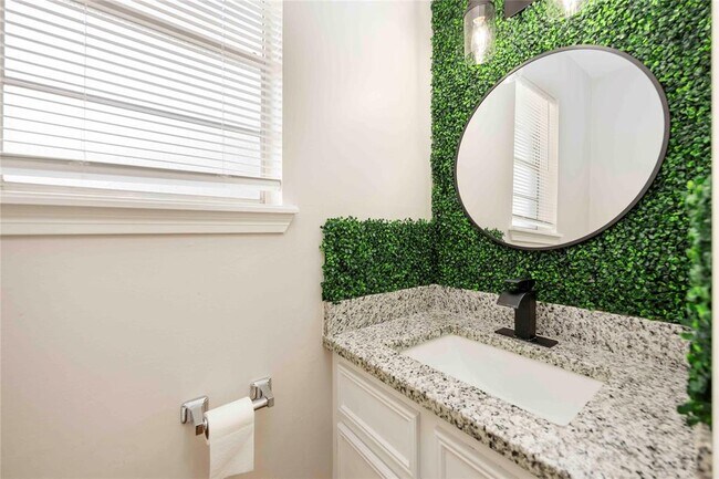 Building Photo - 5511 Green Timbers Dr
