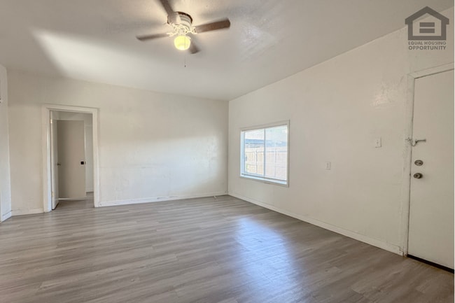 Building Photo - 2Bed/1Bath Apartment at Camelback Rd/Central Ave! Ready for Immediate Move-In! – NO HOA!