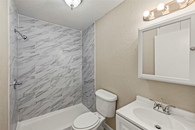 Building Photo - 1407 Bess Rd