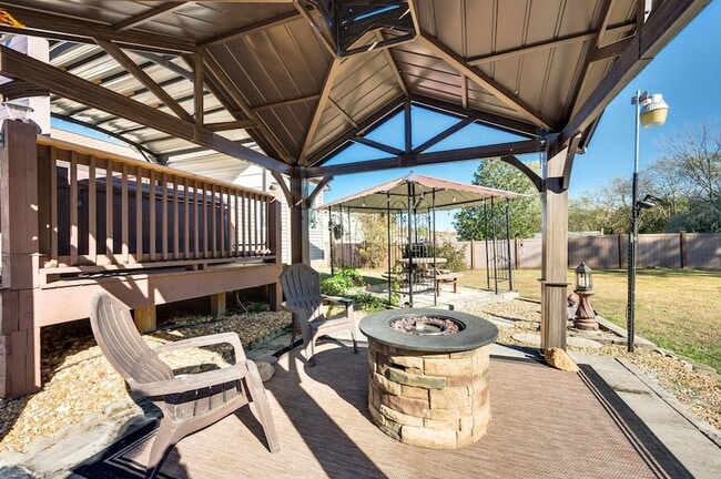 Building Photo - 808 Water View Terrace