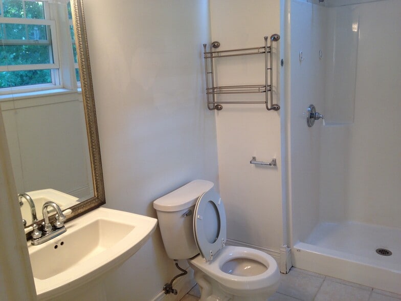 Building Photo - 149 James Ave