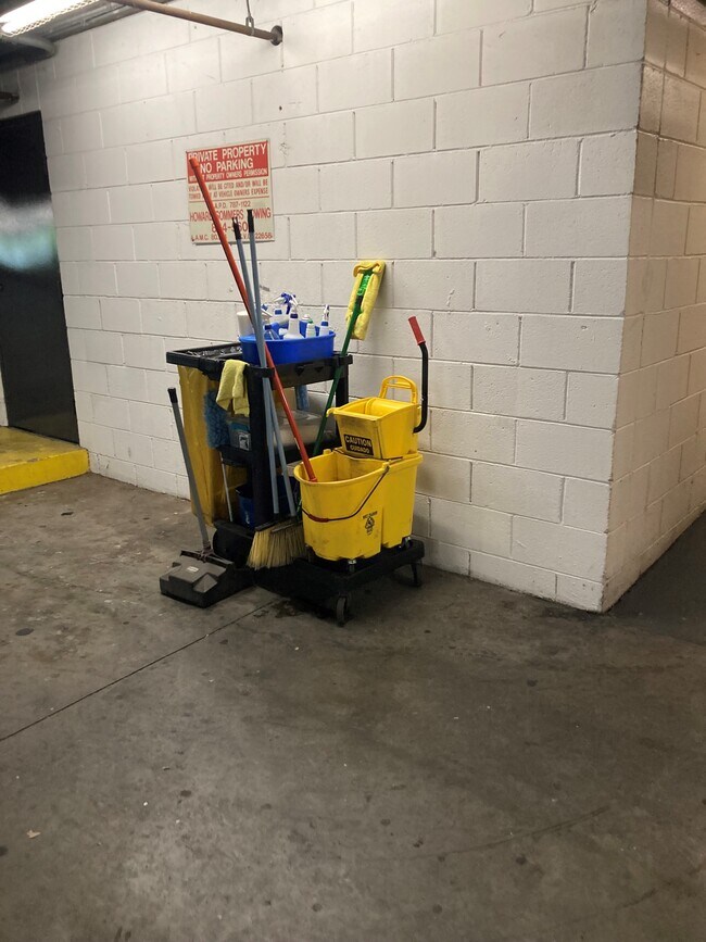 daily custodial cleaning of common areas - 5535 Canoga Ave