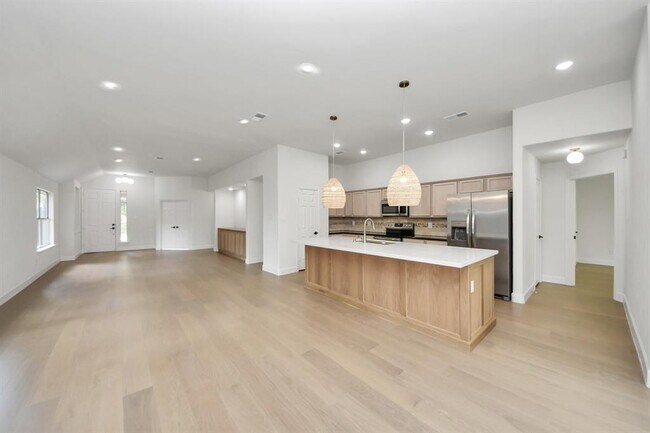 Building Photo - 38 Bayou Springs Ct