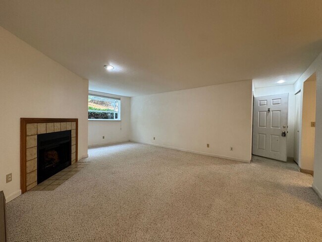 Building Photo - Cozy 2 Bed 1 Bath Condo, Wensley Court Fac...