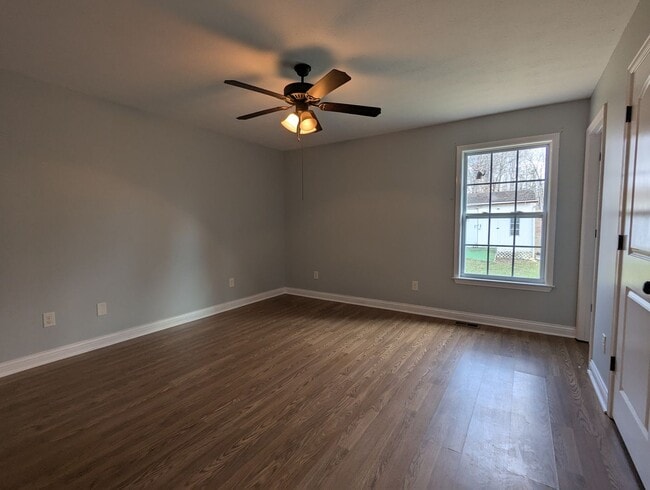 Building Photo - 3 Bedroom Home in Radcliff Near Ft. Knox!