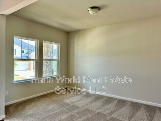 Building Photo - 5950 Green Ash Ct