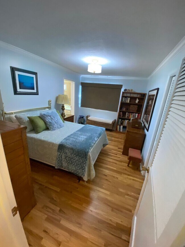 Building Photo - 4049 Taylor Ave