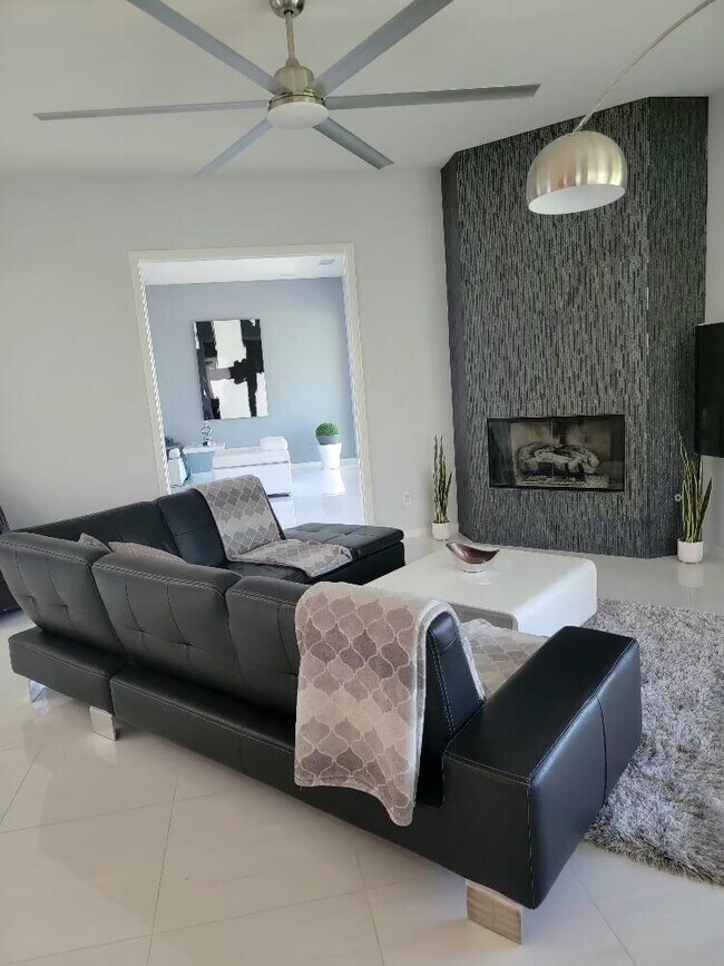 Building Photo - 5 Curie Ct