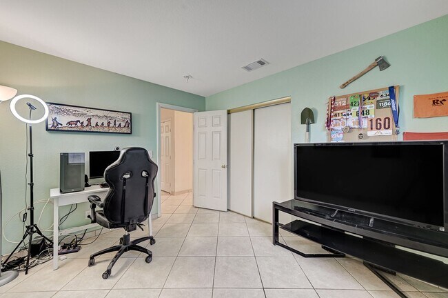 Building Photo - Henderson Single-Story Gem with Gas Firepl...