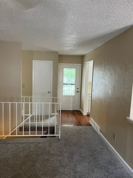 Primary Photo - 109 Ponderosa St