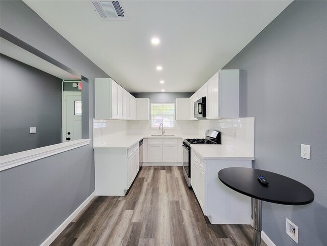 Building Photo - 6327 Mardale Dr