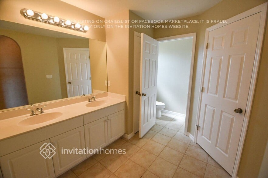 Building Photo - 3423 SW 9th Ave