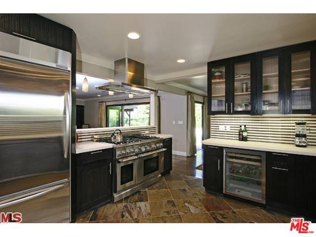 Building Photo - 2001 Coldwater Canyon Dr