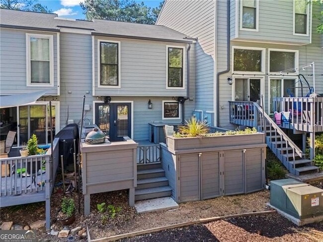 Building Photo - 1028 Riverbend Club Dr SE