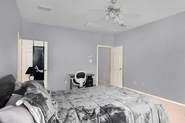 Building Photo - 2236 Ann St