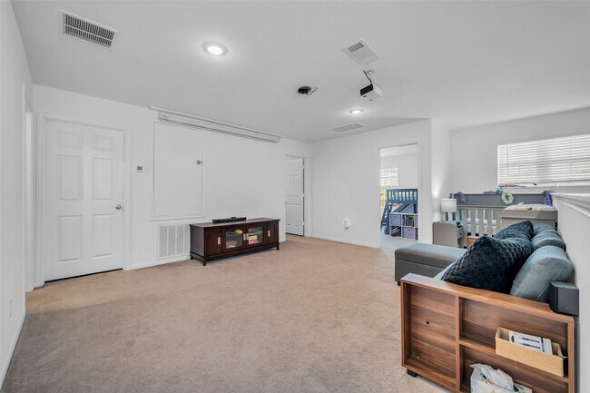 Building Photo - 7306 Madison Cmns Ln