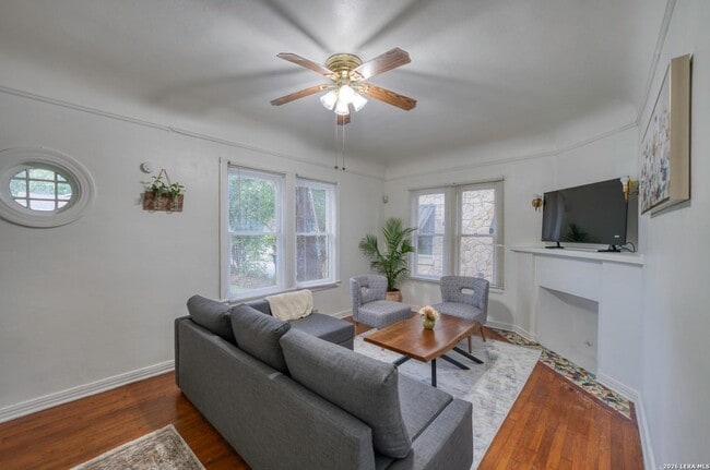 Building Photo - Spacious 2 Bedroom Apartment in Monte Vista Near Downtown San Antonio