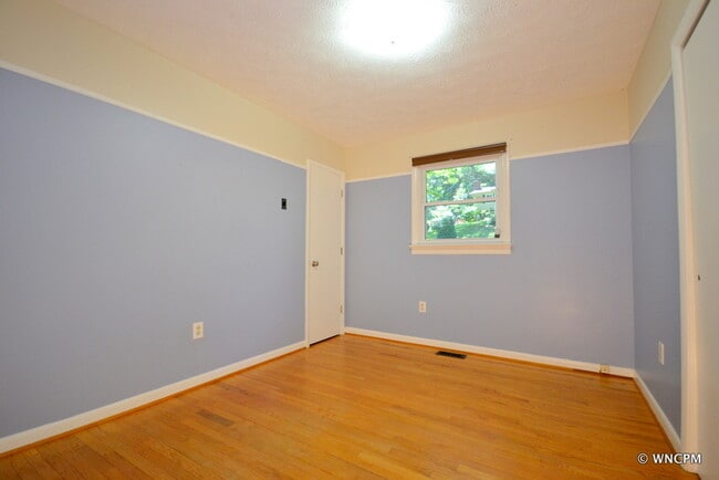 Building Photo - 17 Laurel Park Dr