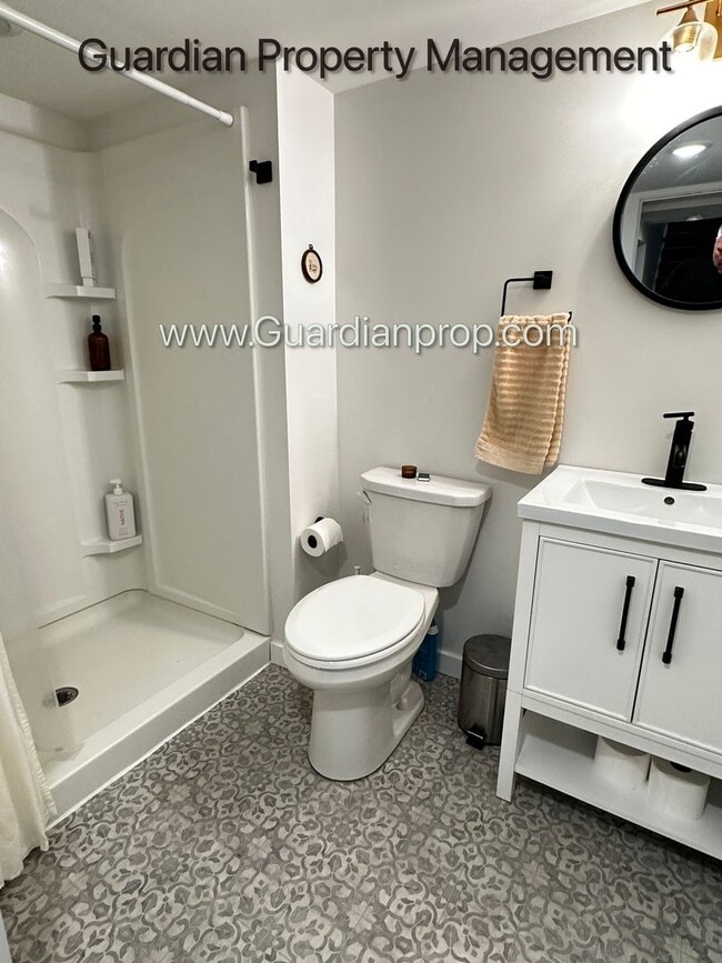 Building Photo - St Louis Park Renovated Single Family Home...