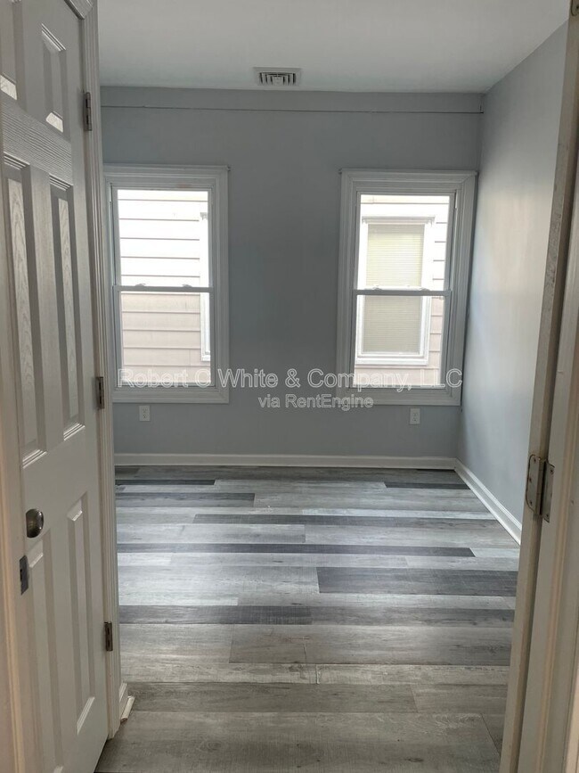 Building Photo - 689 Winchester Ave