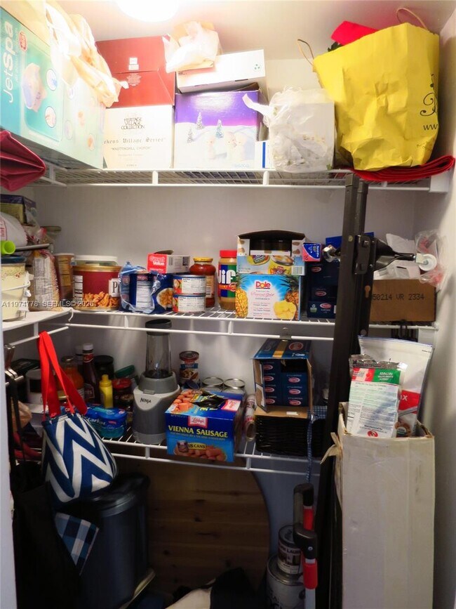 Building Photo - 600 NE 36th St