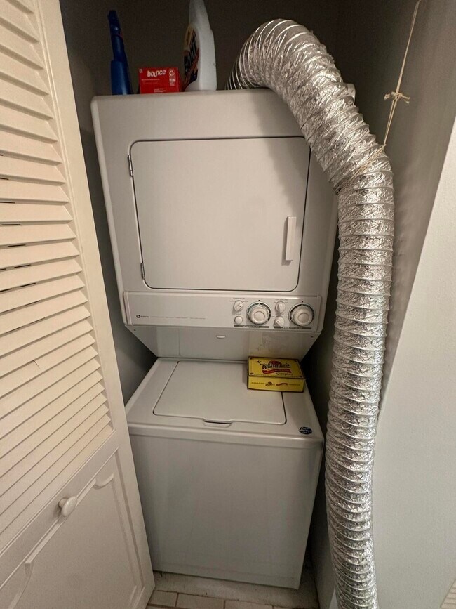 Building Photo - 145 S Ocean Ave