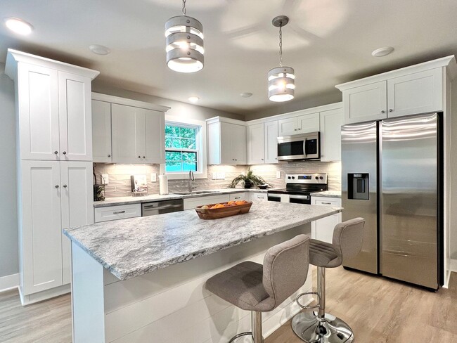 Building Photo - LUXURIOUS TOWNHOME ON THE WEST SIDE OF LEB...