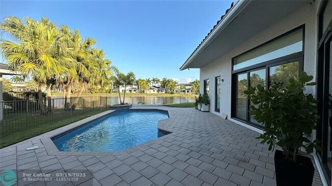 Building Photo - 2550 Jardin Terrace