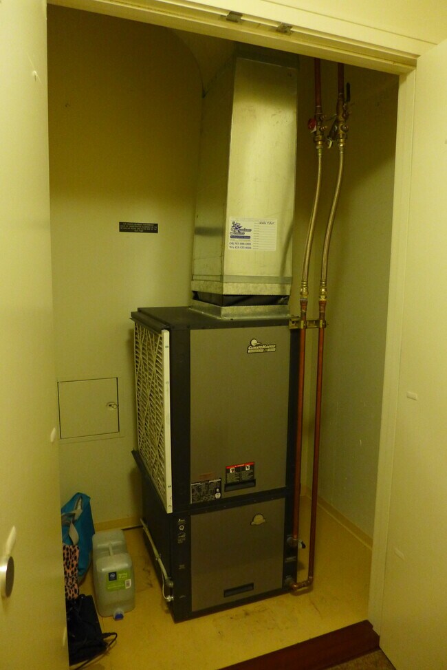 Building Photo - 3601 SW River Pkwy