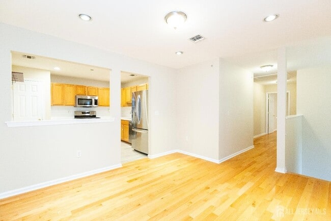 Building Photo - 127 Forest Dr