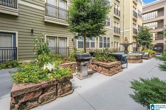 Courtyard Grilling Area - 401 20th St S