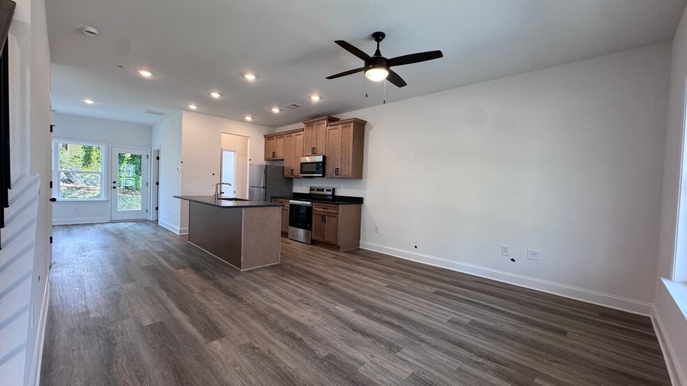 Building Photo - 1905 Driftwood Cir