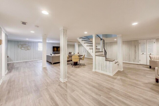 Building Photo - 2408 Cumberland Cir