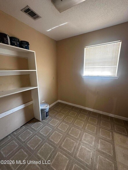 Building Photo - 22226 Red Bluff Rd