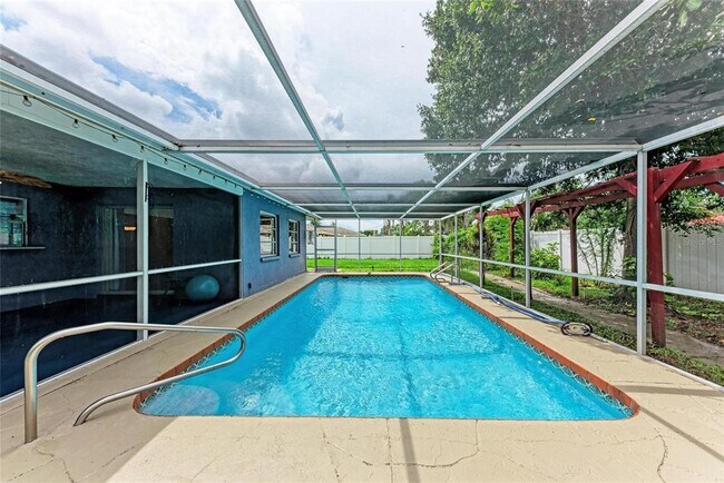 Building Photo - 742 Devon Rd