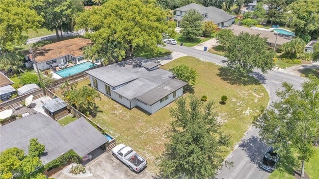 Building Photo - 2128 Sycamore Dr