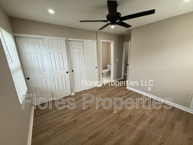 Building Photo - 1300 Evaline Dr