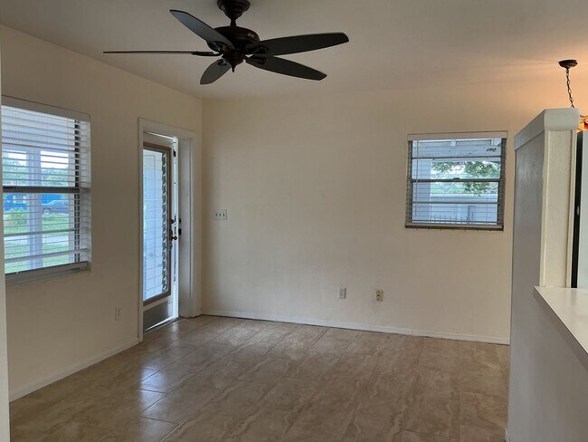 Building Photo - 2BR Home Near Merchants Walk, Walmart & Polk Parkway