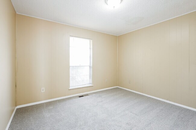 Building Photo - 10616 Basswood Canyon Rd