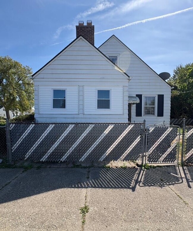 Building Photo - 5115 Farmbrook St