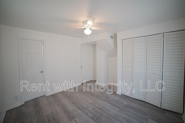 Building Photo - 1118 Louise Dr