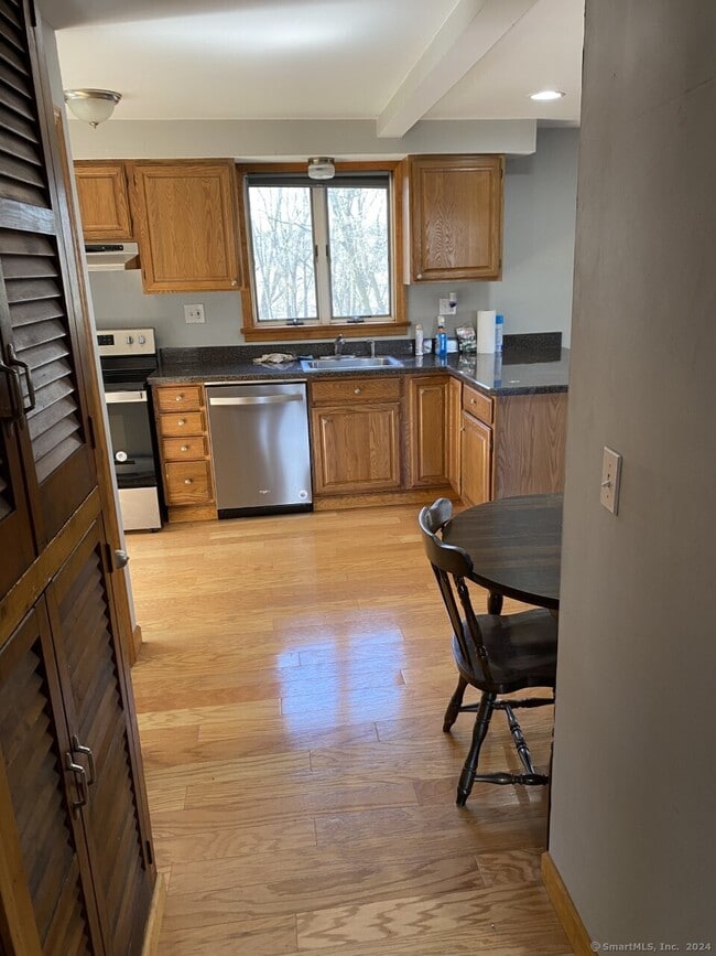 Building Photo - 21 S Division St