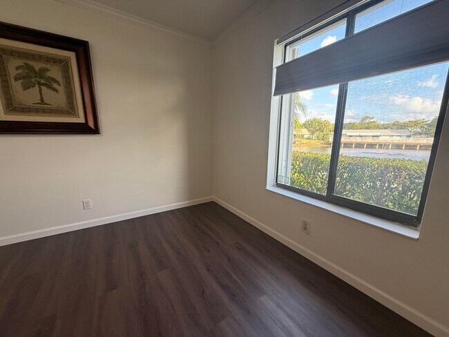 Building Photo - 1010 Green Pine Blvd