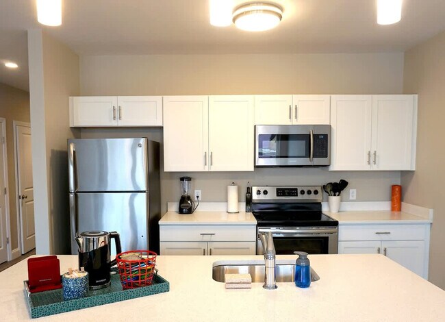 Building Photo - 140 Pearl St